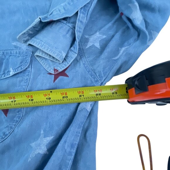 Bill Blass Women's Blue Denim Shirt L Red White Star Print Casual Streetwear - Picture 6 of 8